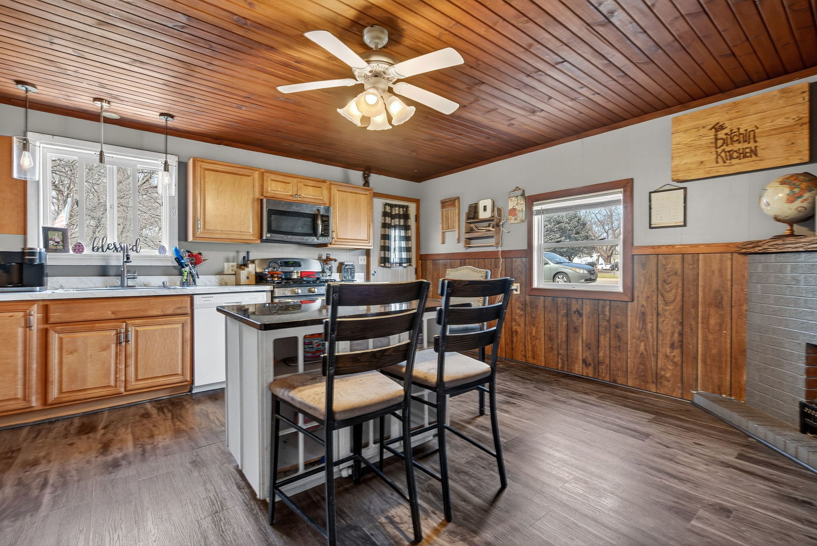 911 E Washington Street, Morris, IL 60450