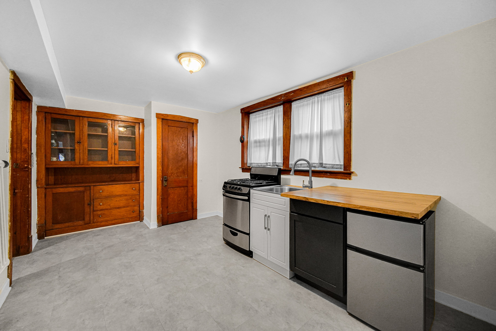 5404 S LOCKWOOD Avenue, Chicago, IL 60638