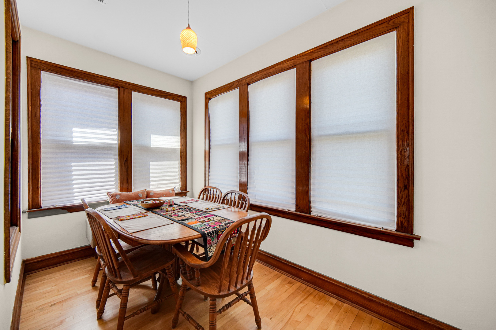 5404 S LOCKWOOD Avenue, Chicago, IL 60638