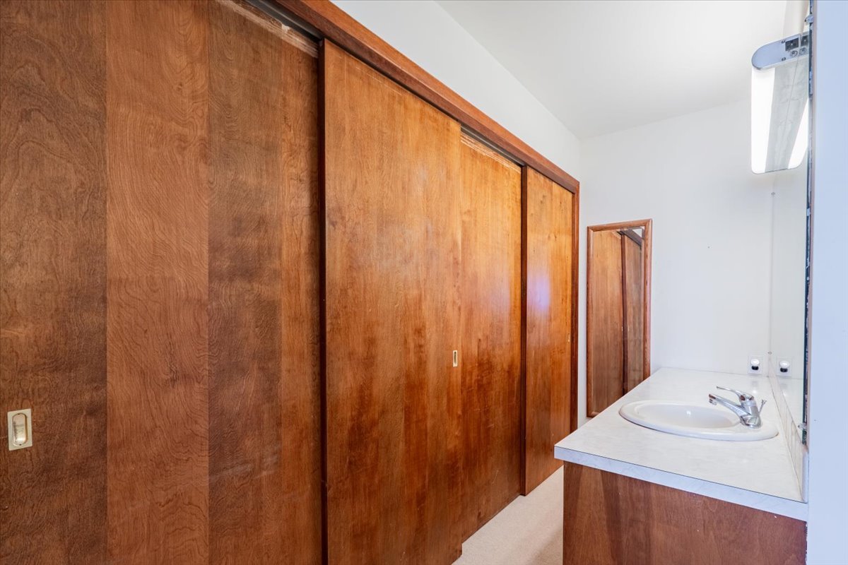 105 W School Street, Leroy, IL 61752