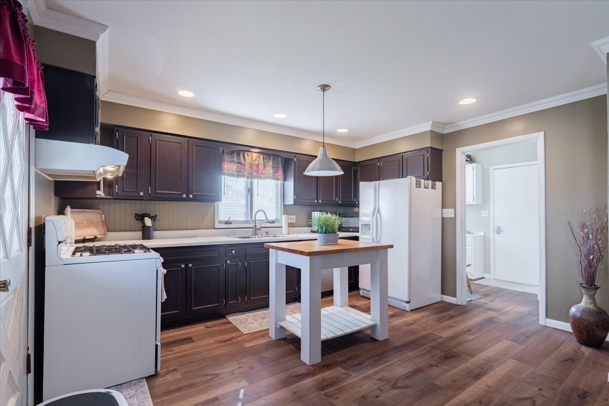 105 W School Street, Leroy, IL 61752