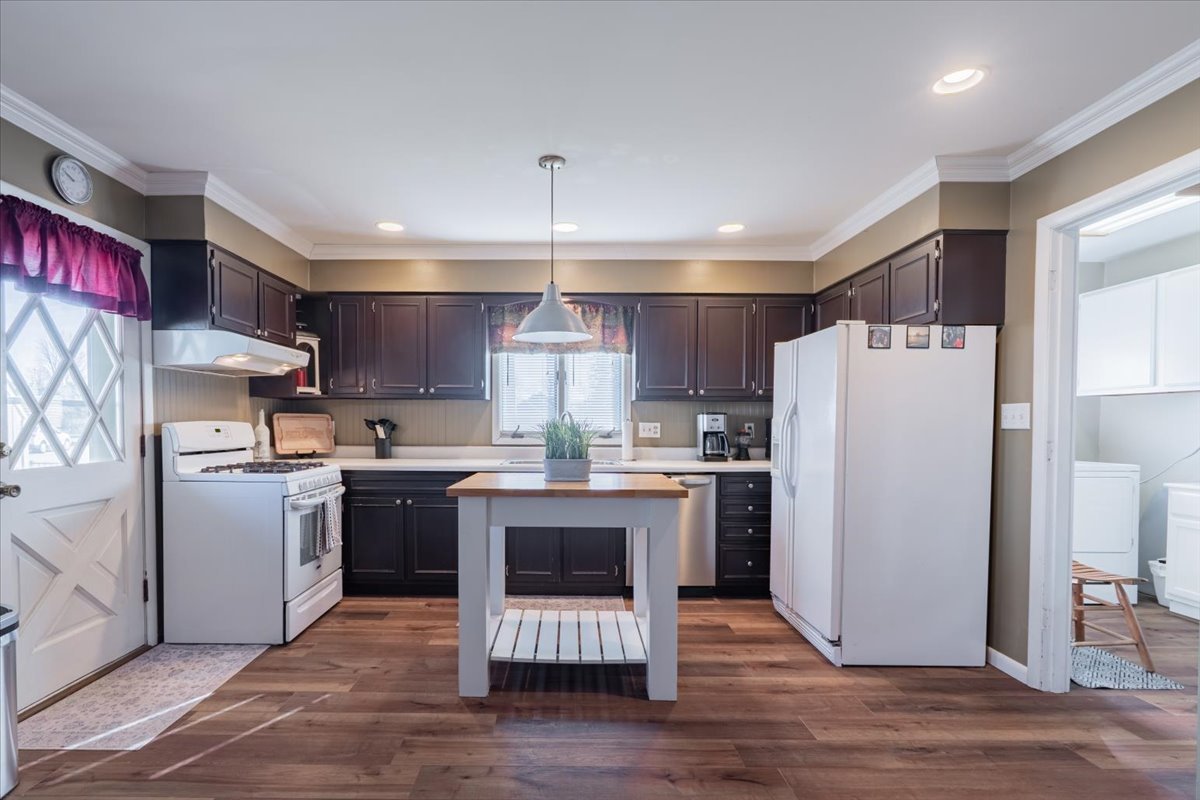 105 W School Street, Leroy, IL 61752