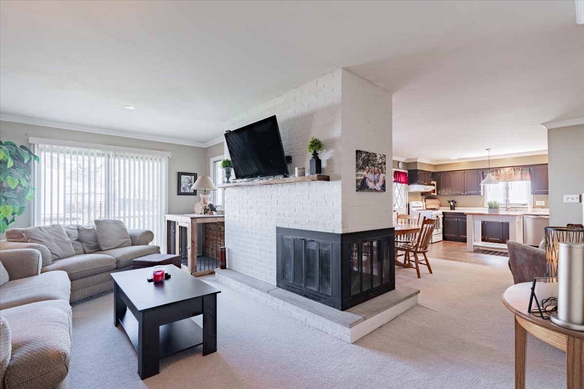 105 W School Street, Leroy, IL 61752