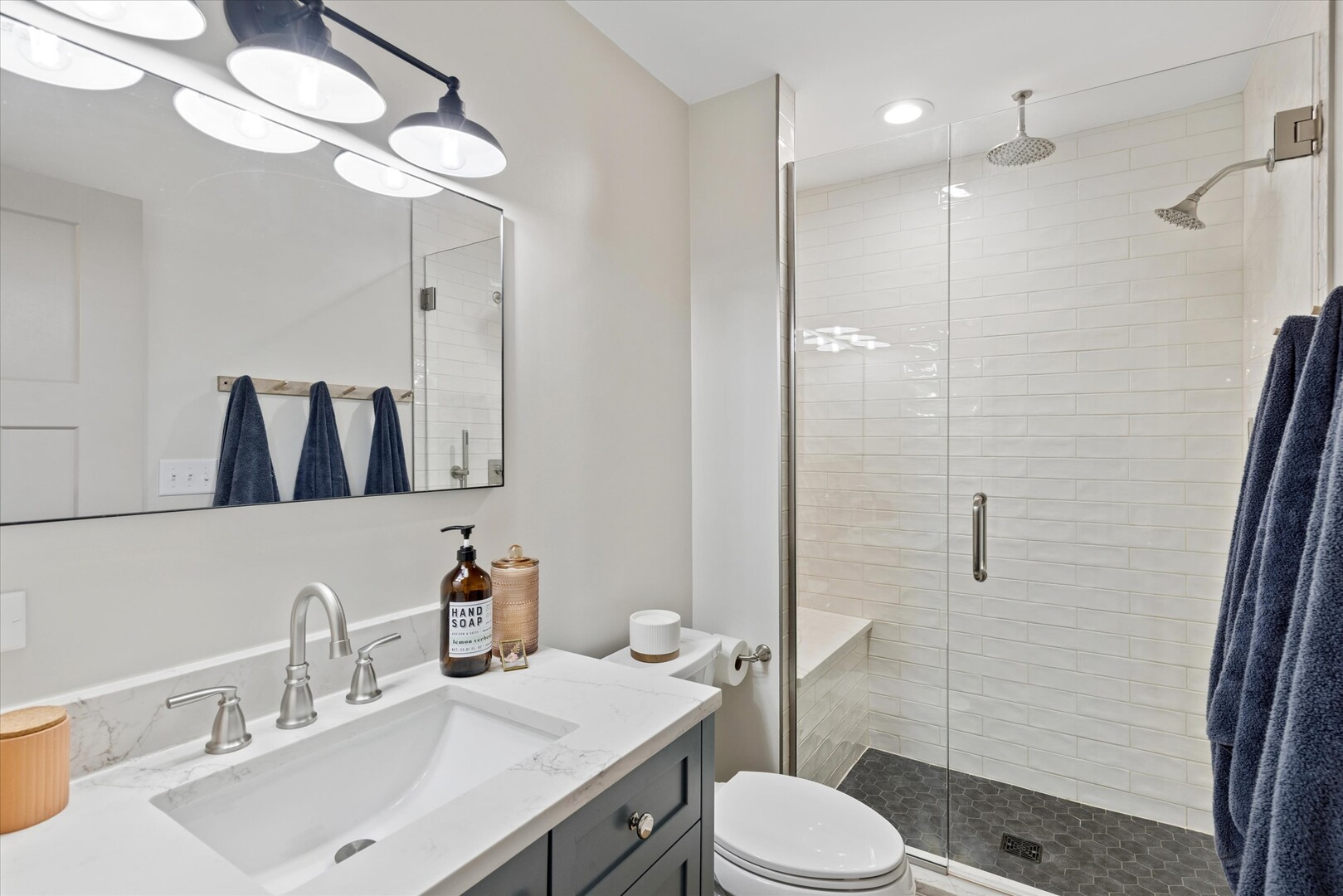 1335 S Villa Avenue, Villa Park, IL 60181