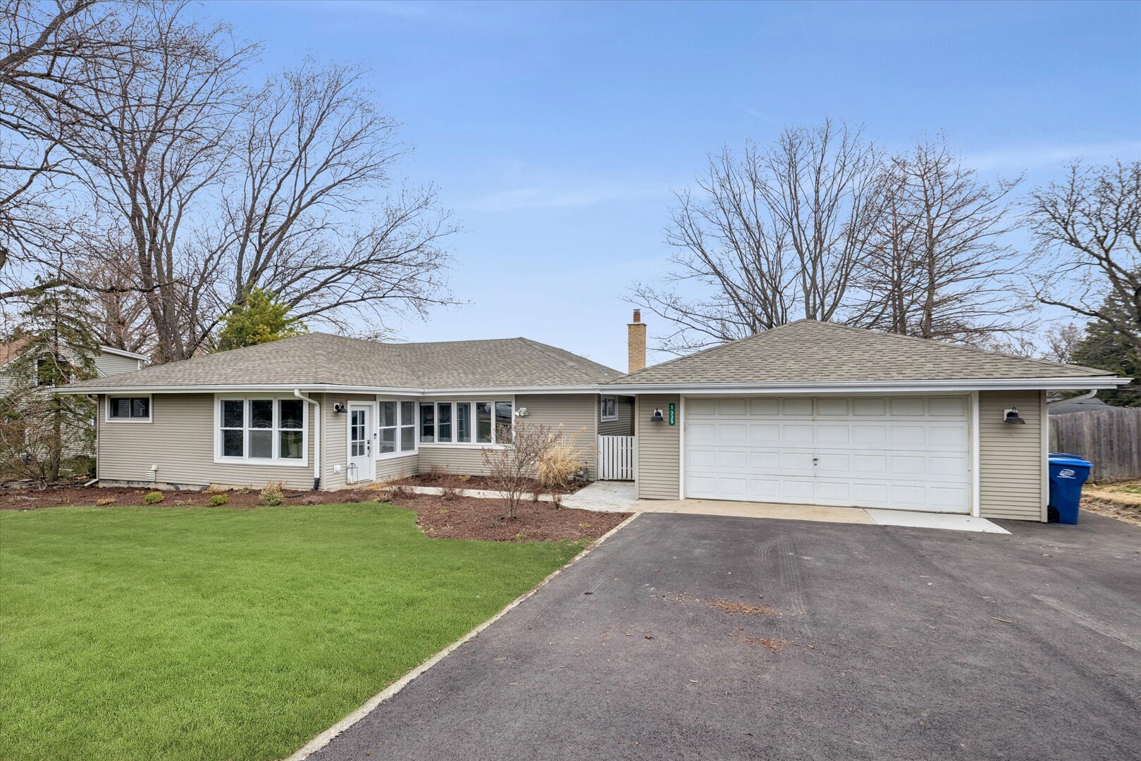 1335 S Villa Avenue, Villa Park, IL 60181