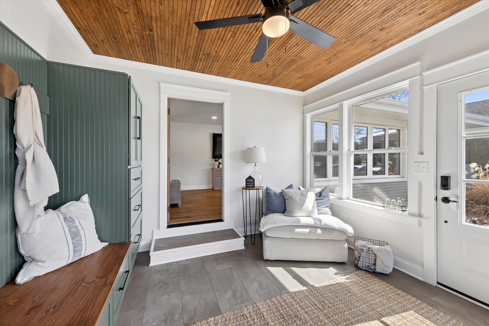 1335 S Villa Avenue, Villa Park, IL 60181