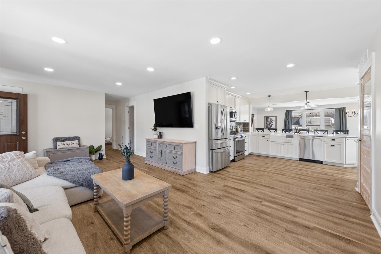 1335 S Villa Avenue, Villa Park, IL 60181