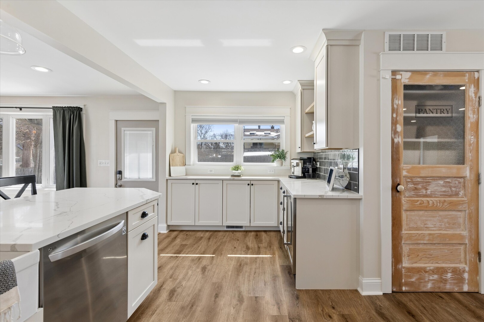 1335 S Villa Avenue, Villa Park, IL 60181