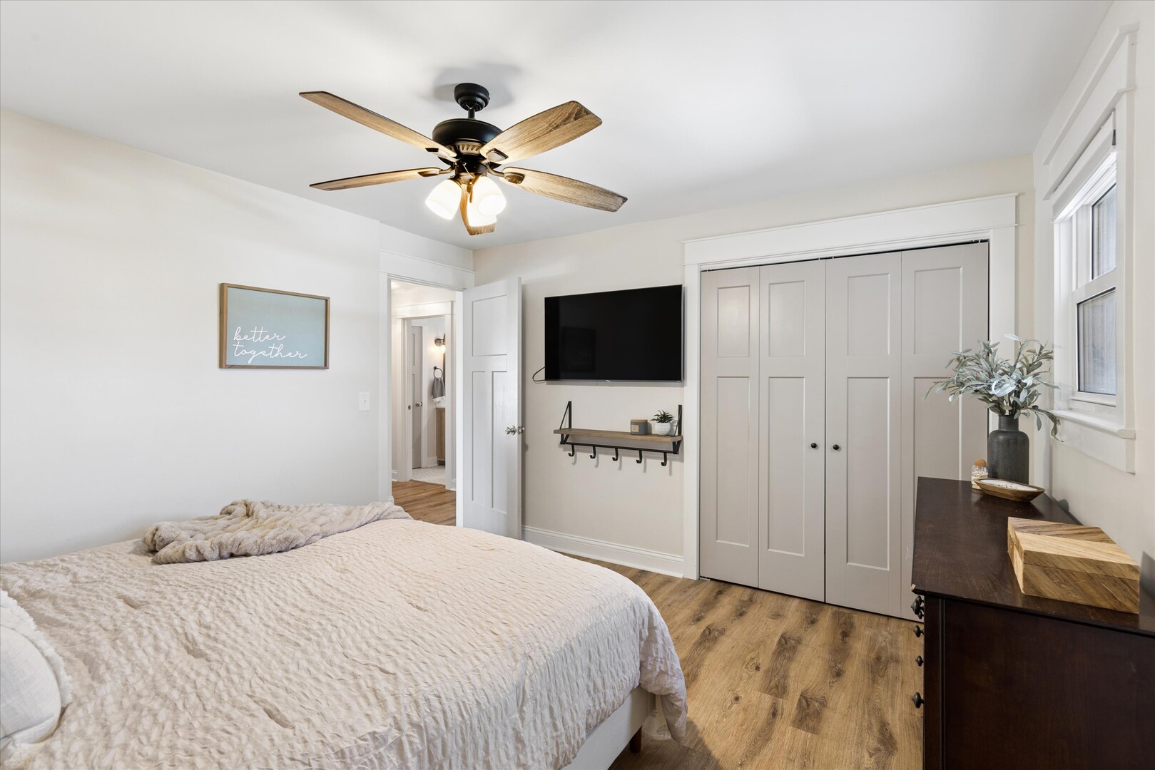 1335 S Villa Avenue, Villa Park, IL 60181