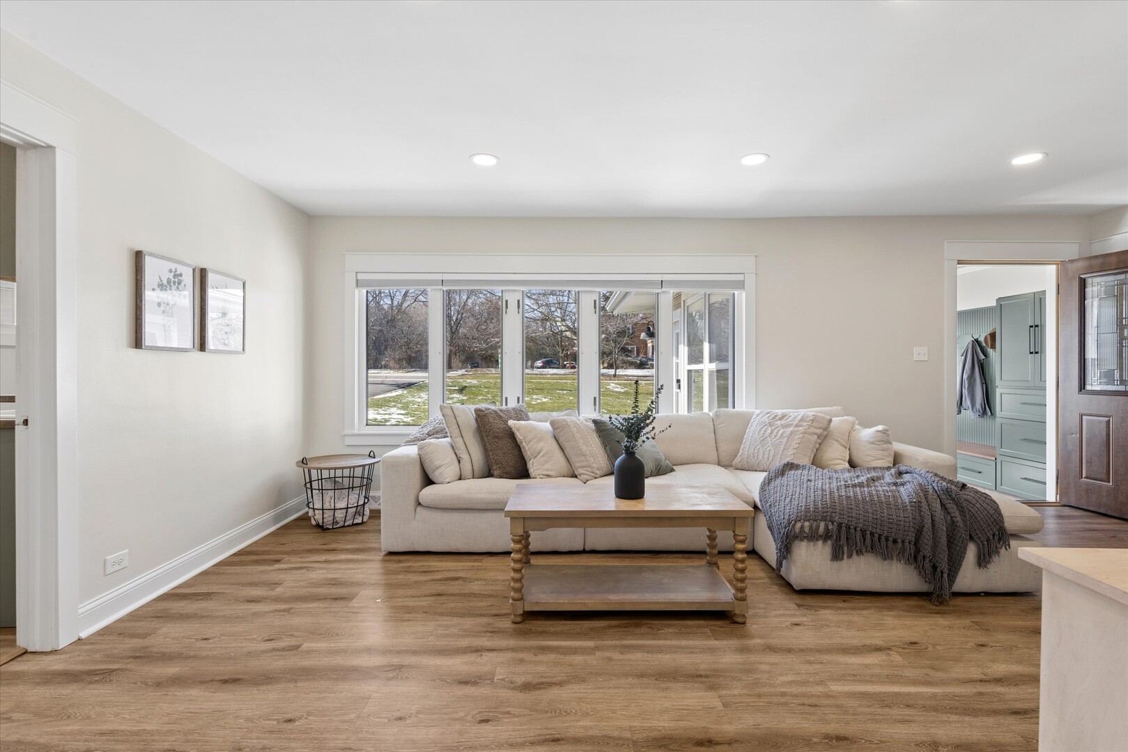 1335 S Villa Avenue, Villa Park, IL 60181