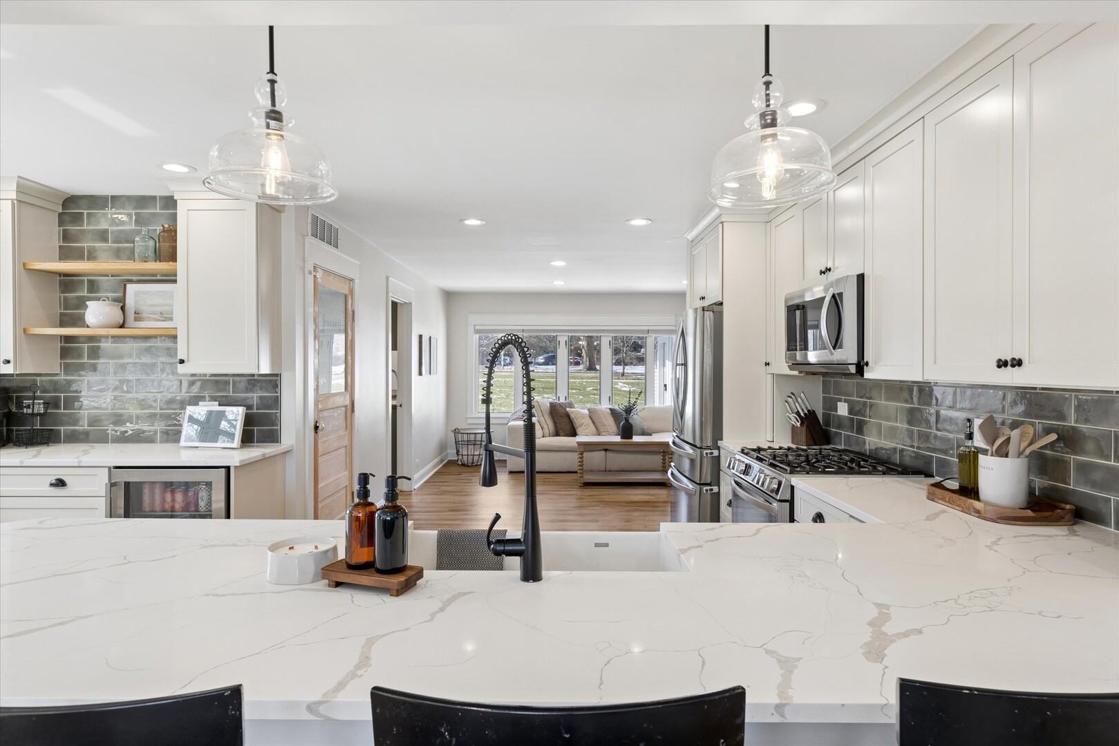 1335 S Villa Avenue, Villa Park, IL 60181