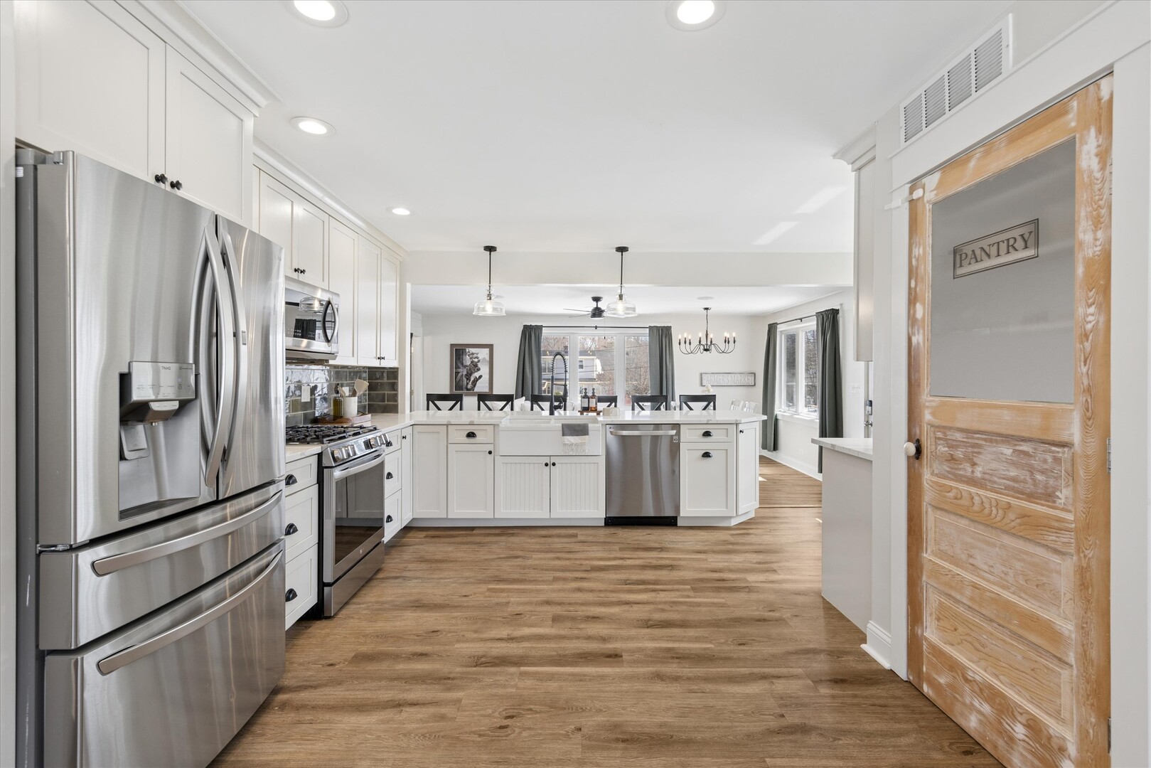 1335 S Villa Avenue, Villa Park, IL 60181