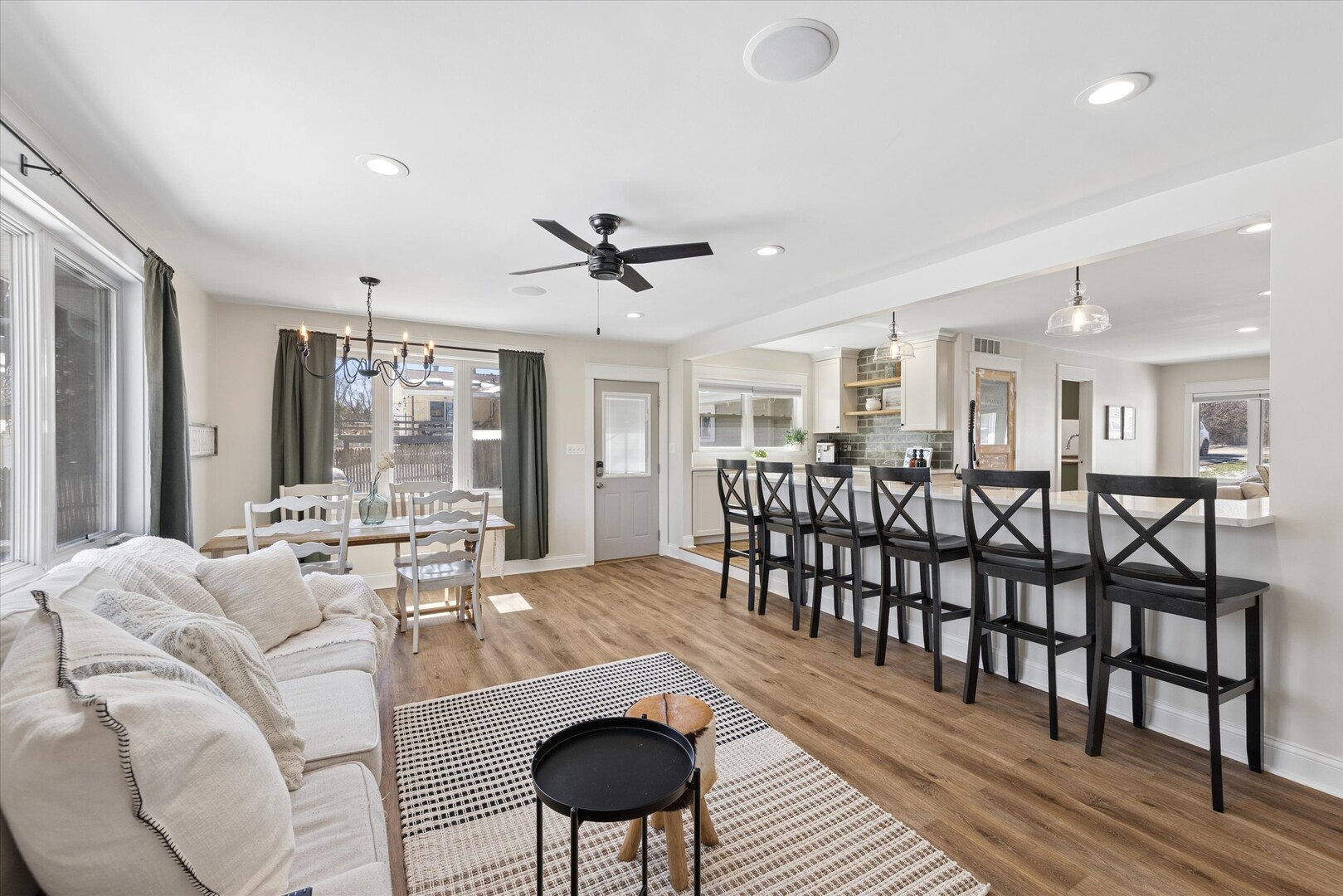 1335 S Villa Avenue, Villa Park, IL 60181