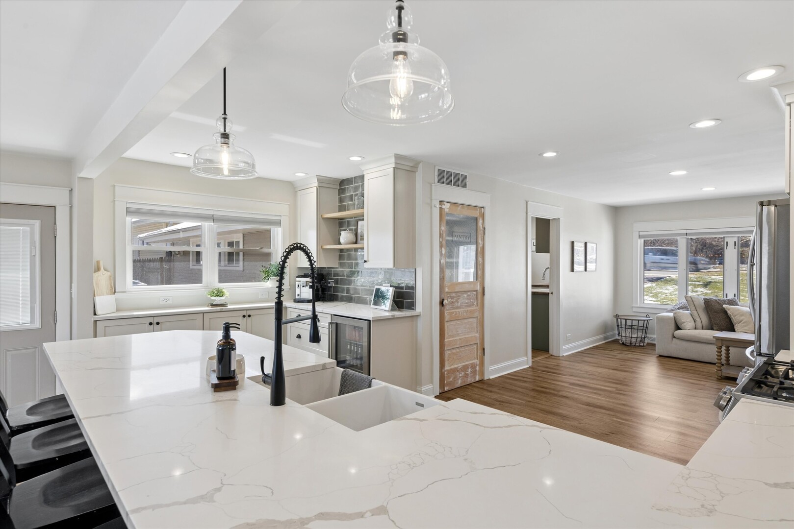 1335 S Villa Avenue, Villa Park, IL 60181