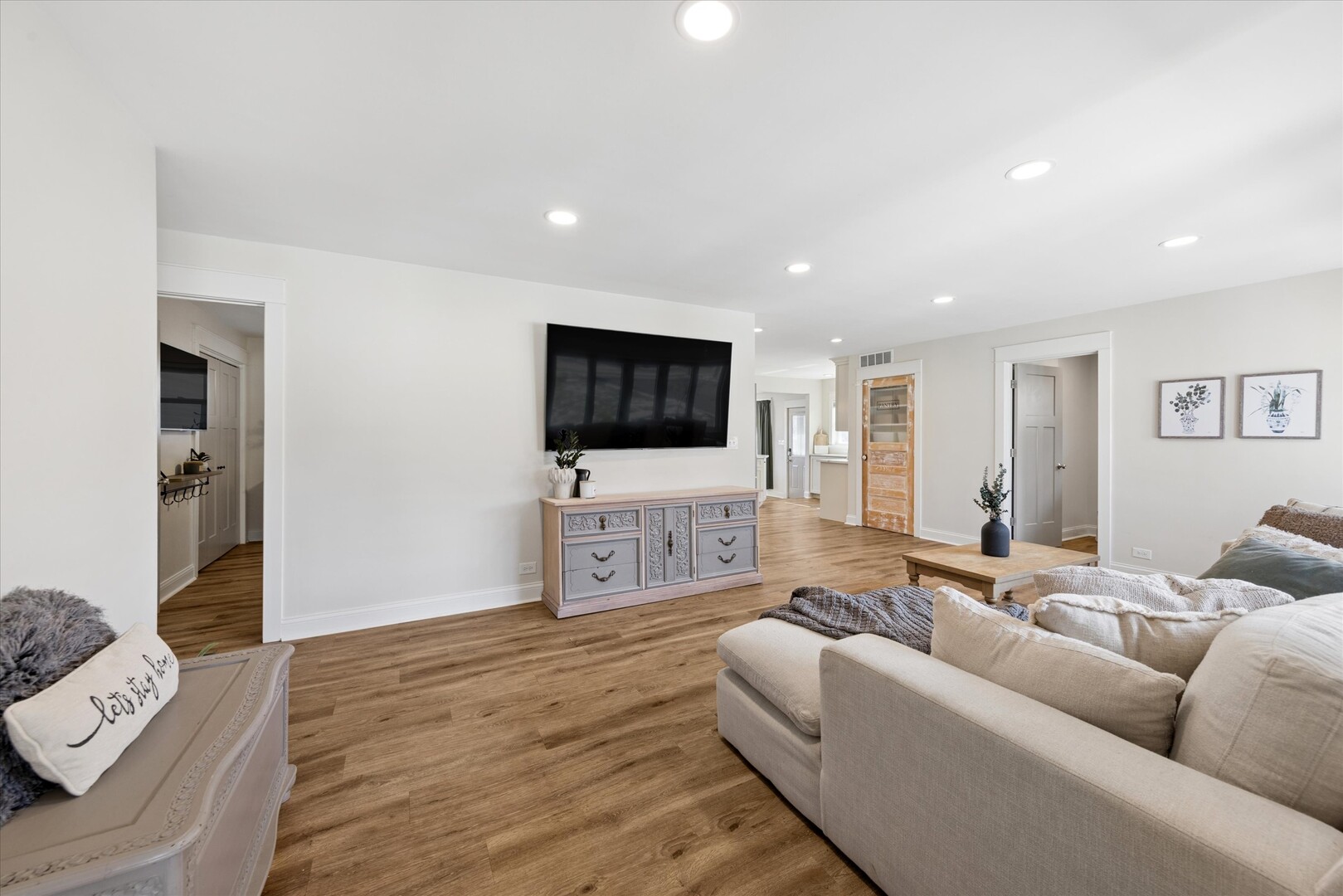 1335 S Villa Avenue, Villa Park, IL 60181