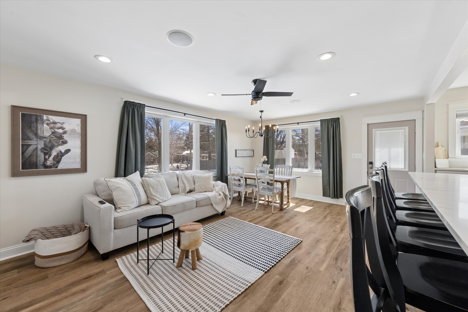 1335 S Villa Avenue, Villa Park, IL 60181