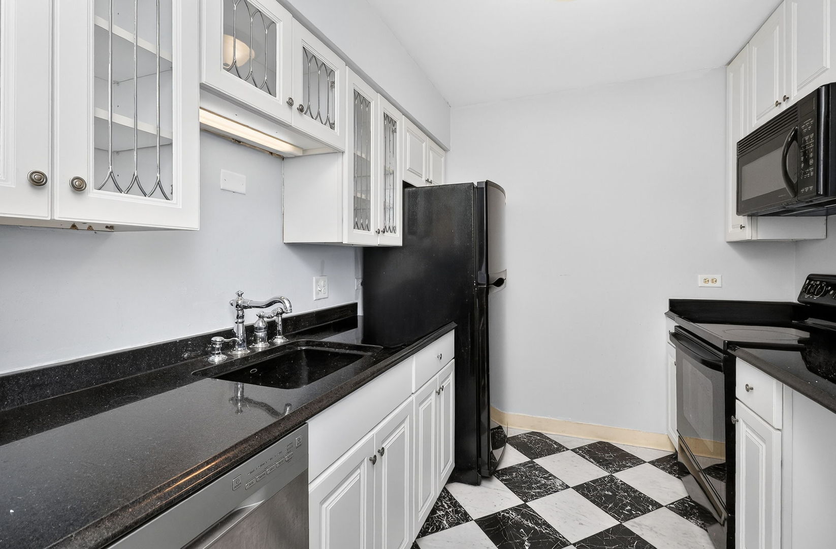 2500 N Lakeview Avenue #1304, Chicago, IL 60614