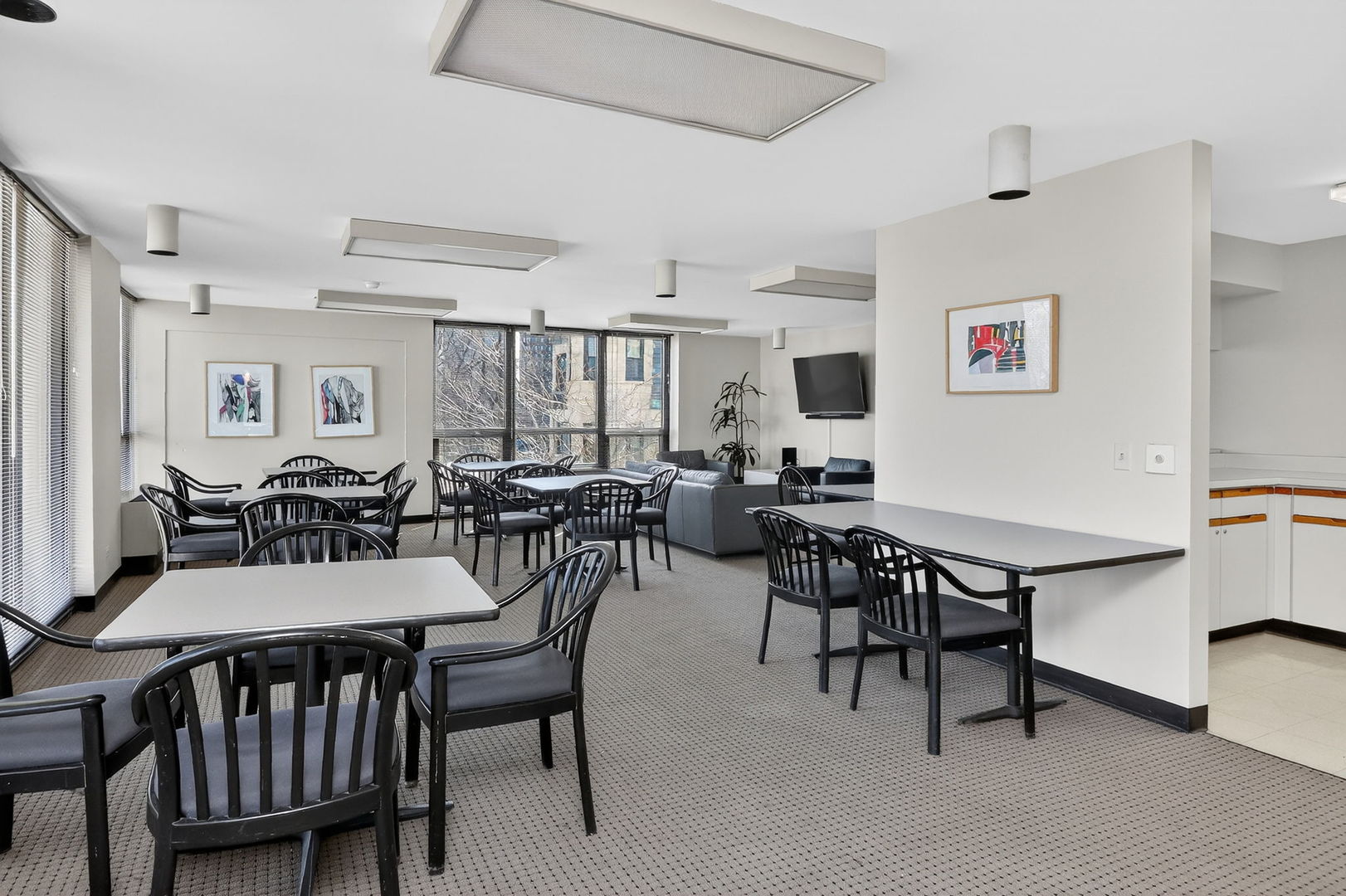 2500 N Lakeview Avenue #1304, Chicago, IL 60614