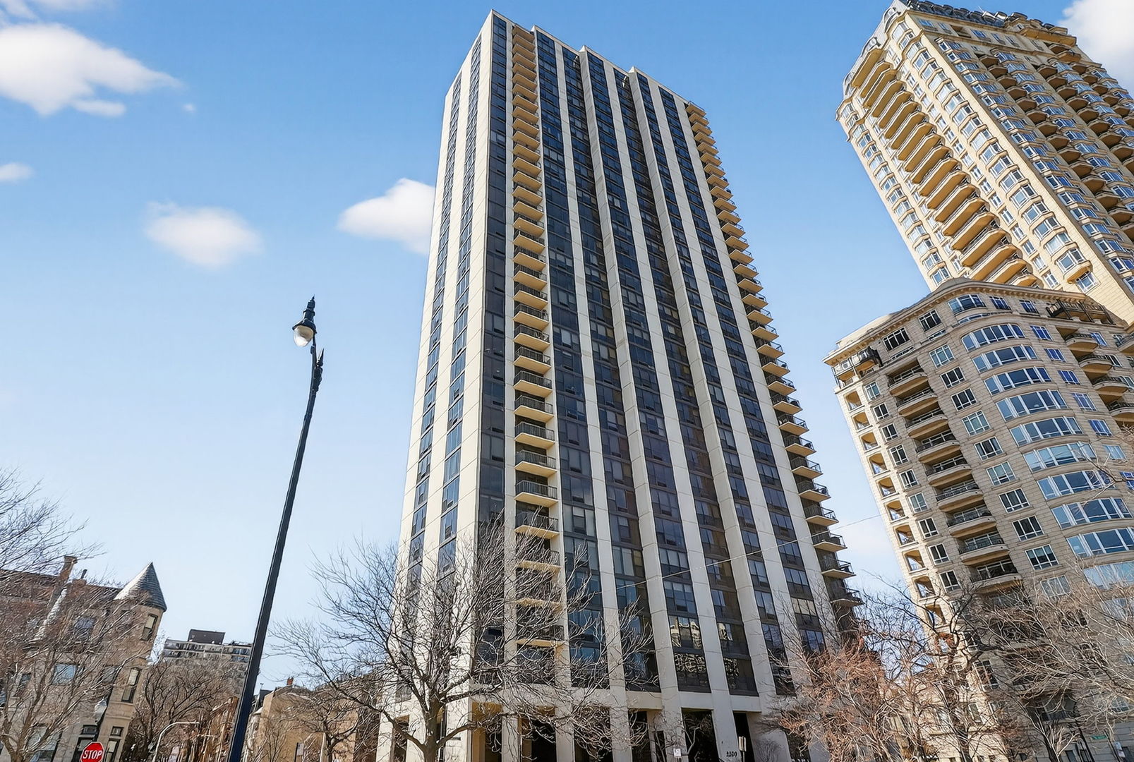 2500 N Lakeview Avenue #1304, Chicago, IL 60614