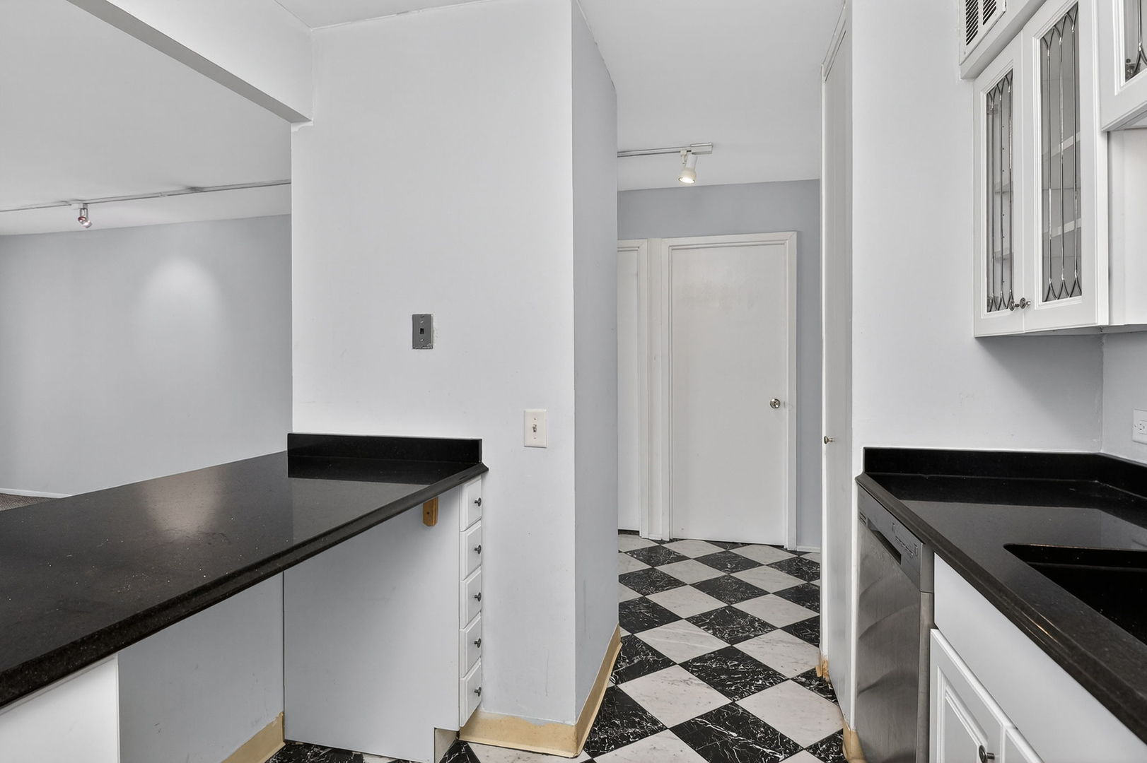 2500 N Lakeview Avenue #1304, Chicago, IL 60614