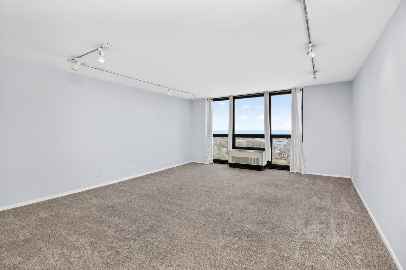 2500 N Lakeview Avenue #1304, Chicago, IL 60614