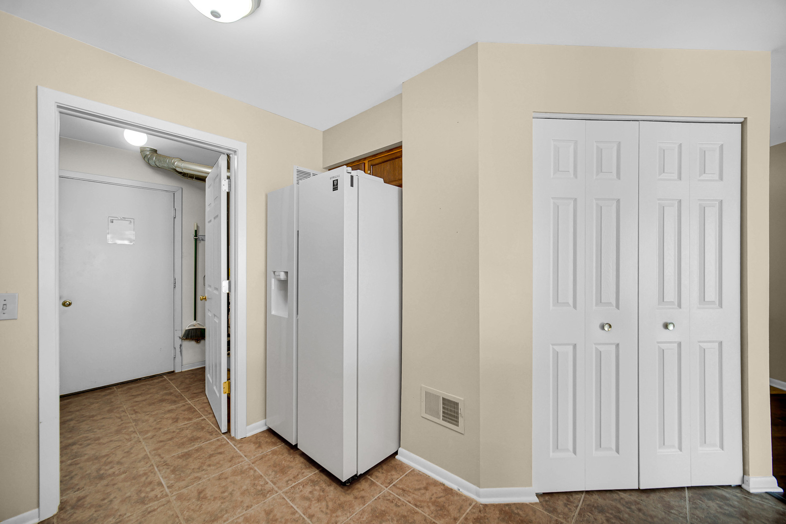 1145 E Cambria Lane #1145, Lombard, IL 60148