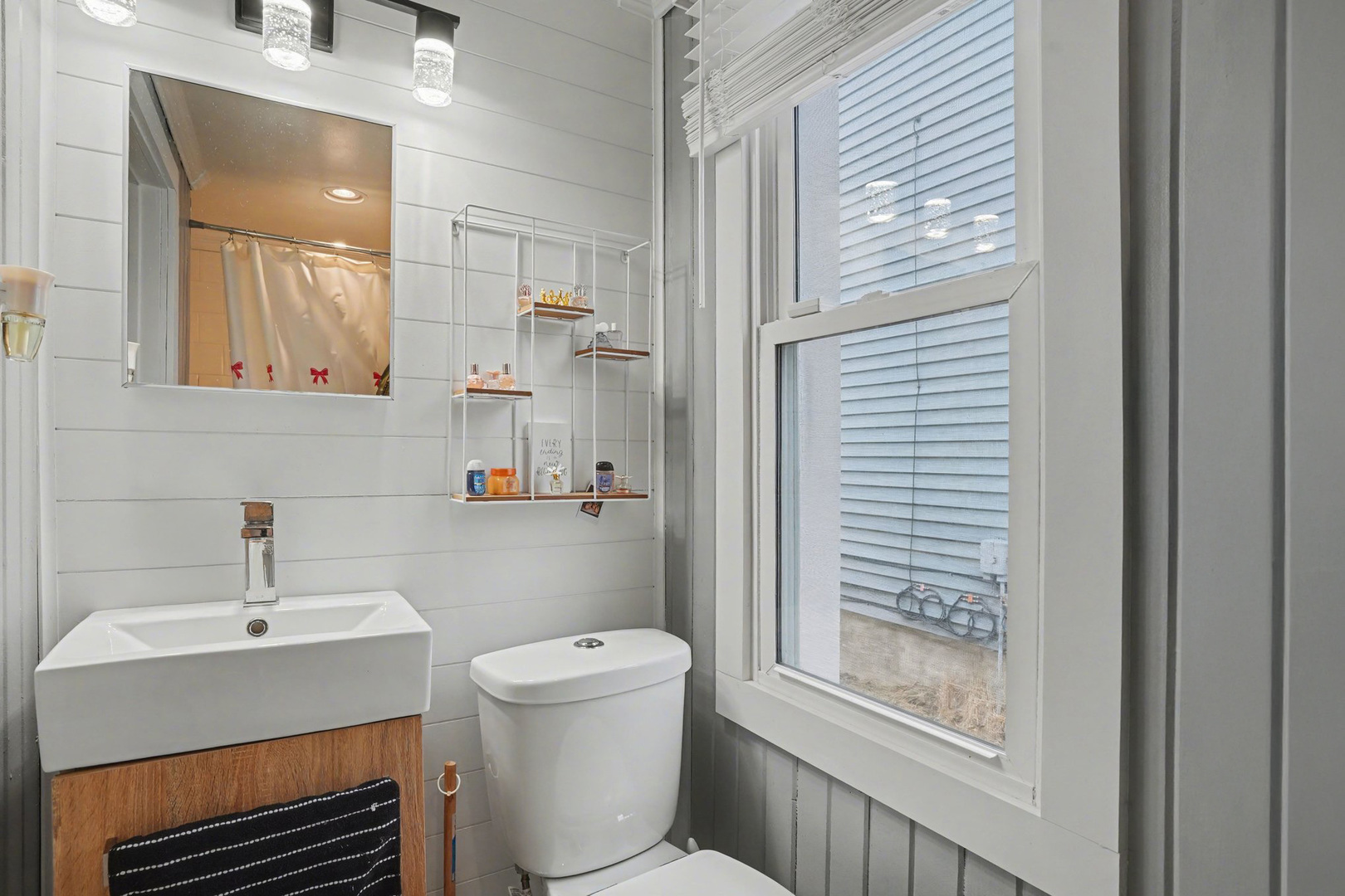 205 E TAYLOR Street, Grant Park, IL 60940