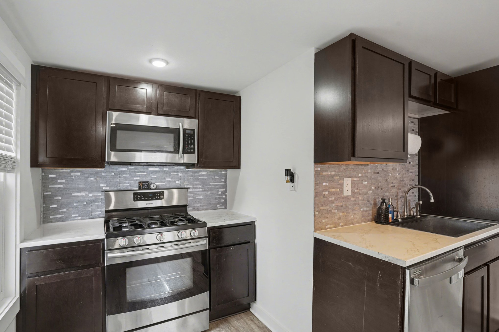 205 E TAYLOR Street, Grant Park, IL 60940