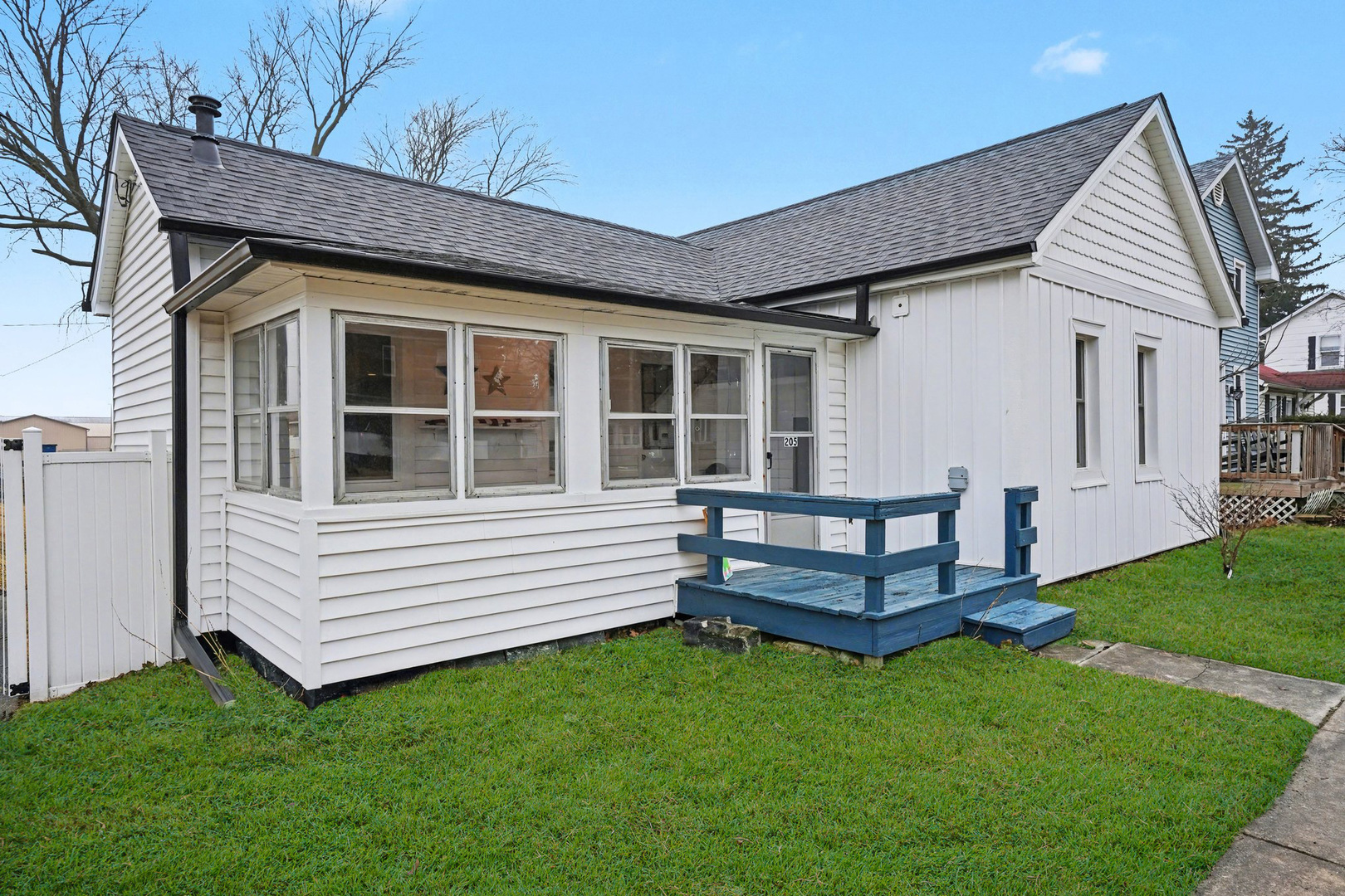 205 E TAYLOR Street, Grant Park, IL 60940