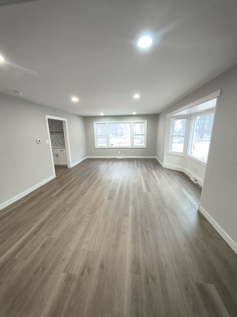 1803 N Riverside Drive, McHenry, IL 60050