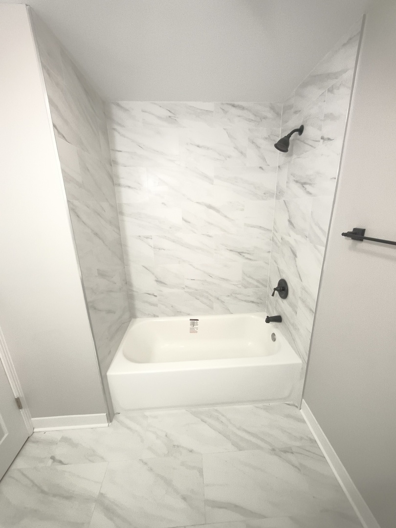 1803 N Riverside Drive, McHenry, IL 60050