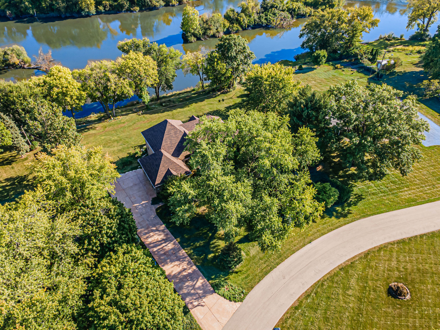 114 Riverview Court, Oswego, IL 60543