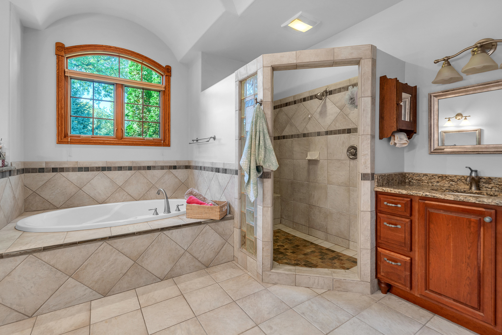 114 Riverview Court, Oswego, IL 60543