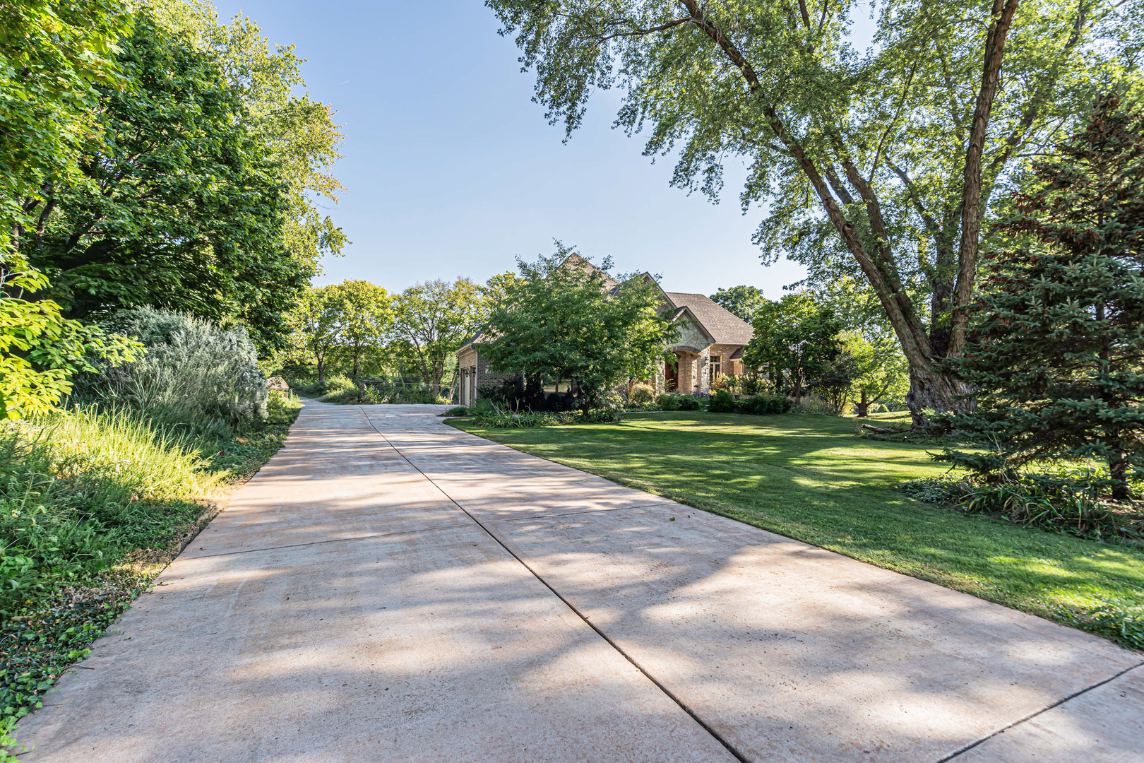 114 Riverview Court, Oswego, IL 60543