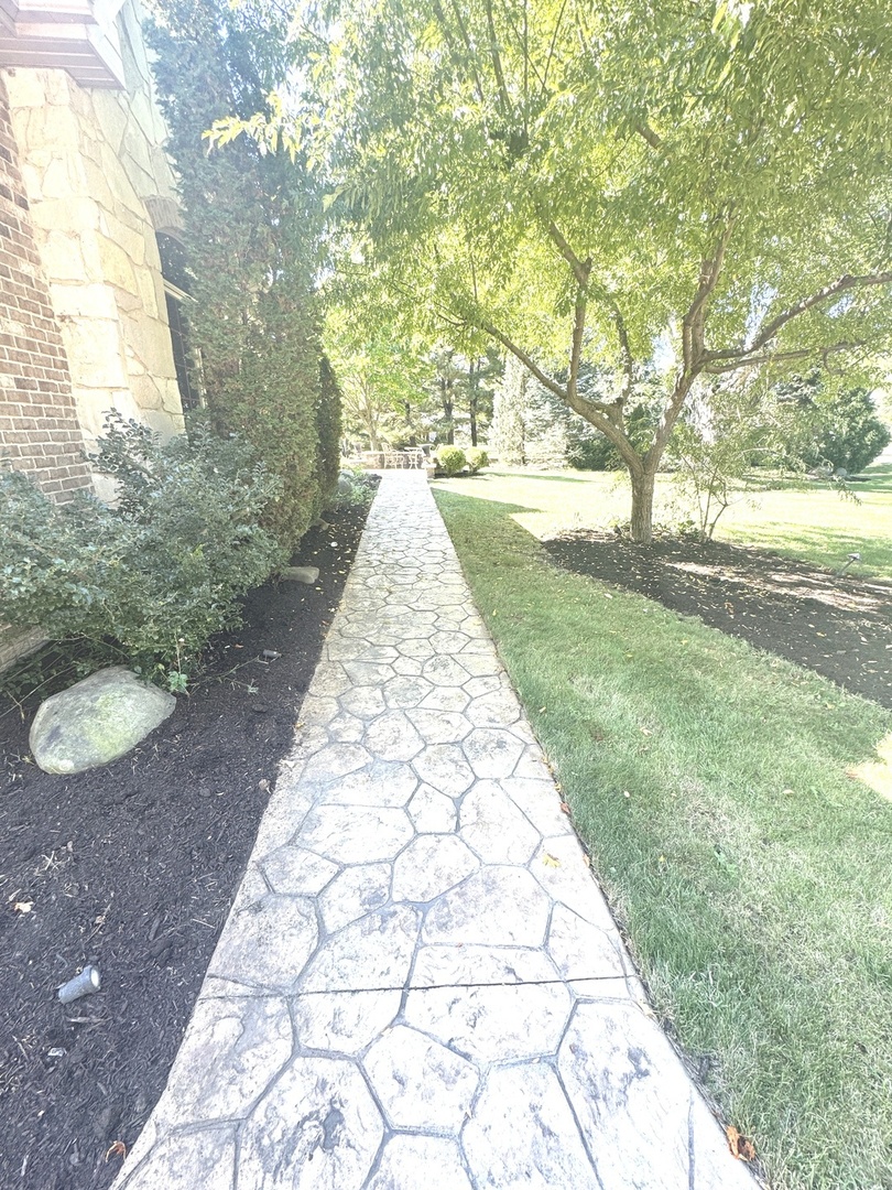 114 Riverview Court, Oswego, IL 60543