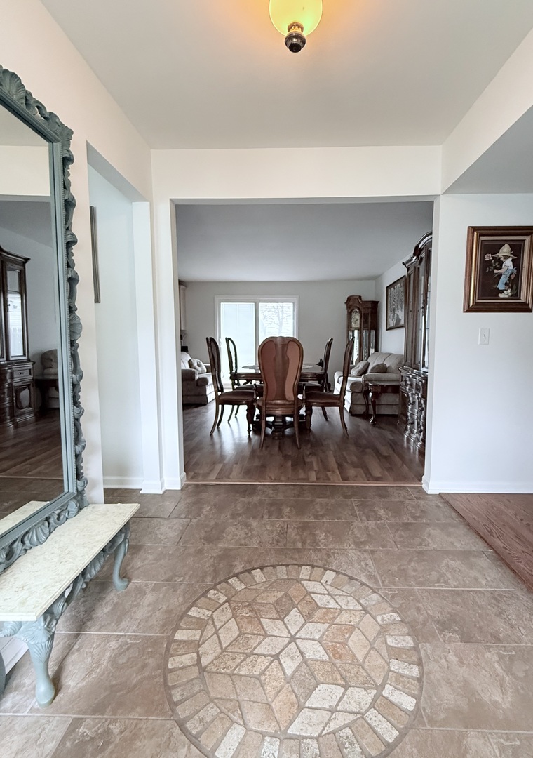 28 W Devon Avenue, Glendale Heights, IL 60139