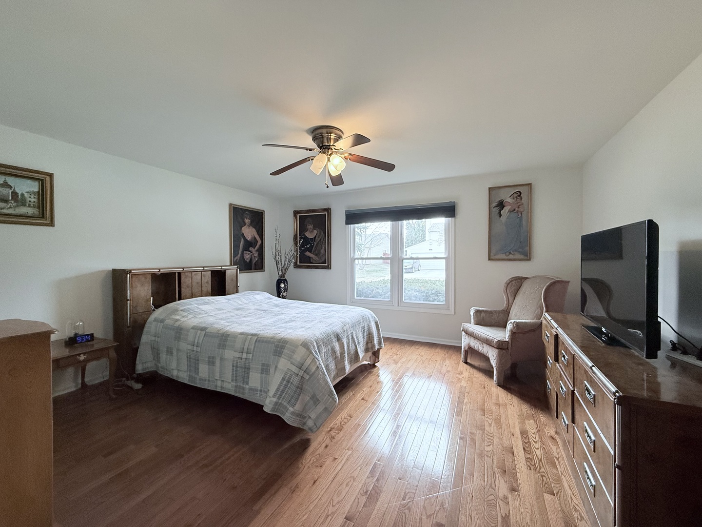 28 W Devon Avenue, Glendale Heights, IL 60139