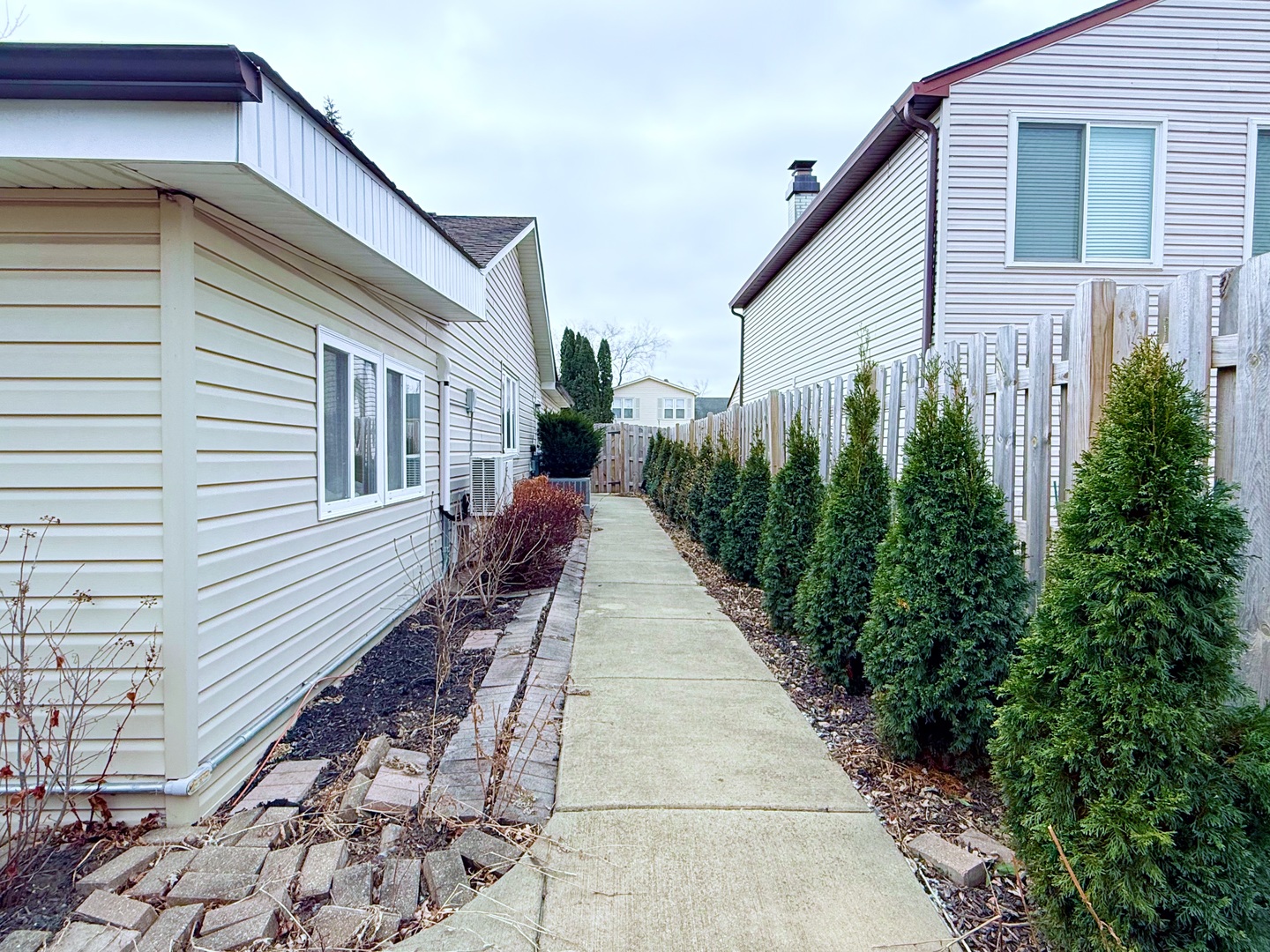 28 W Devon Avenue, Glendale Heights, IL 60139