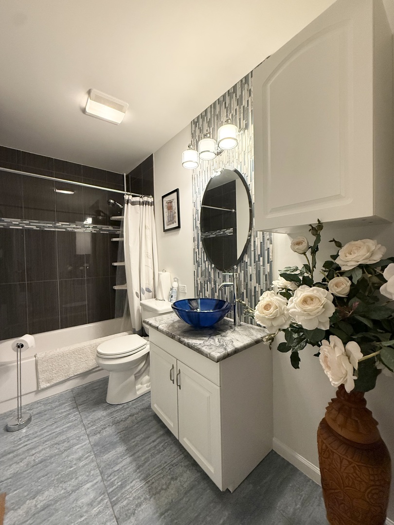 28 W Devon Avenue, Glendale Heights, IL 60139