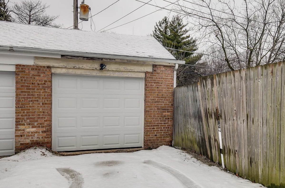 617 Waukegan Road, Deerfield, IL 60015