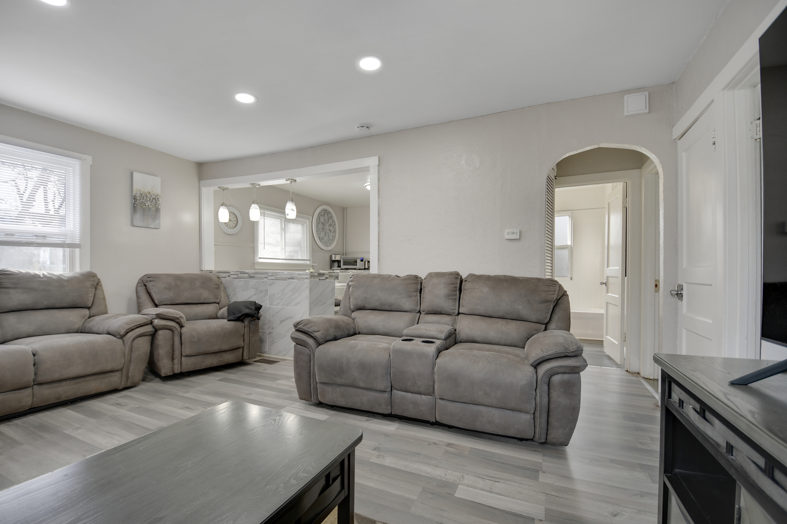 3737 Rose Manor Terrace, Markham, IL 60428