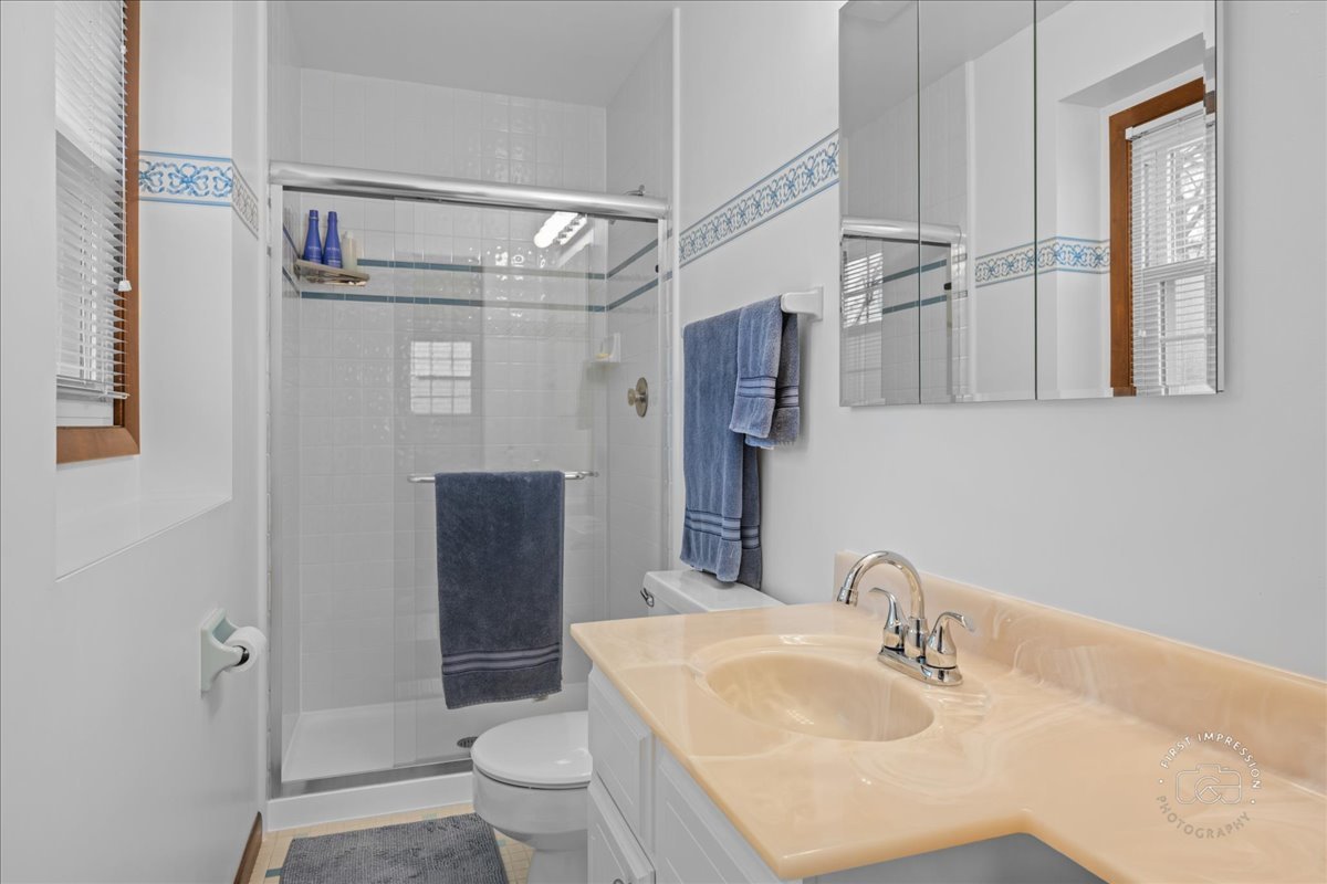 77 Bluebird Lane, Naperville, IL 60565