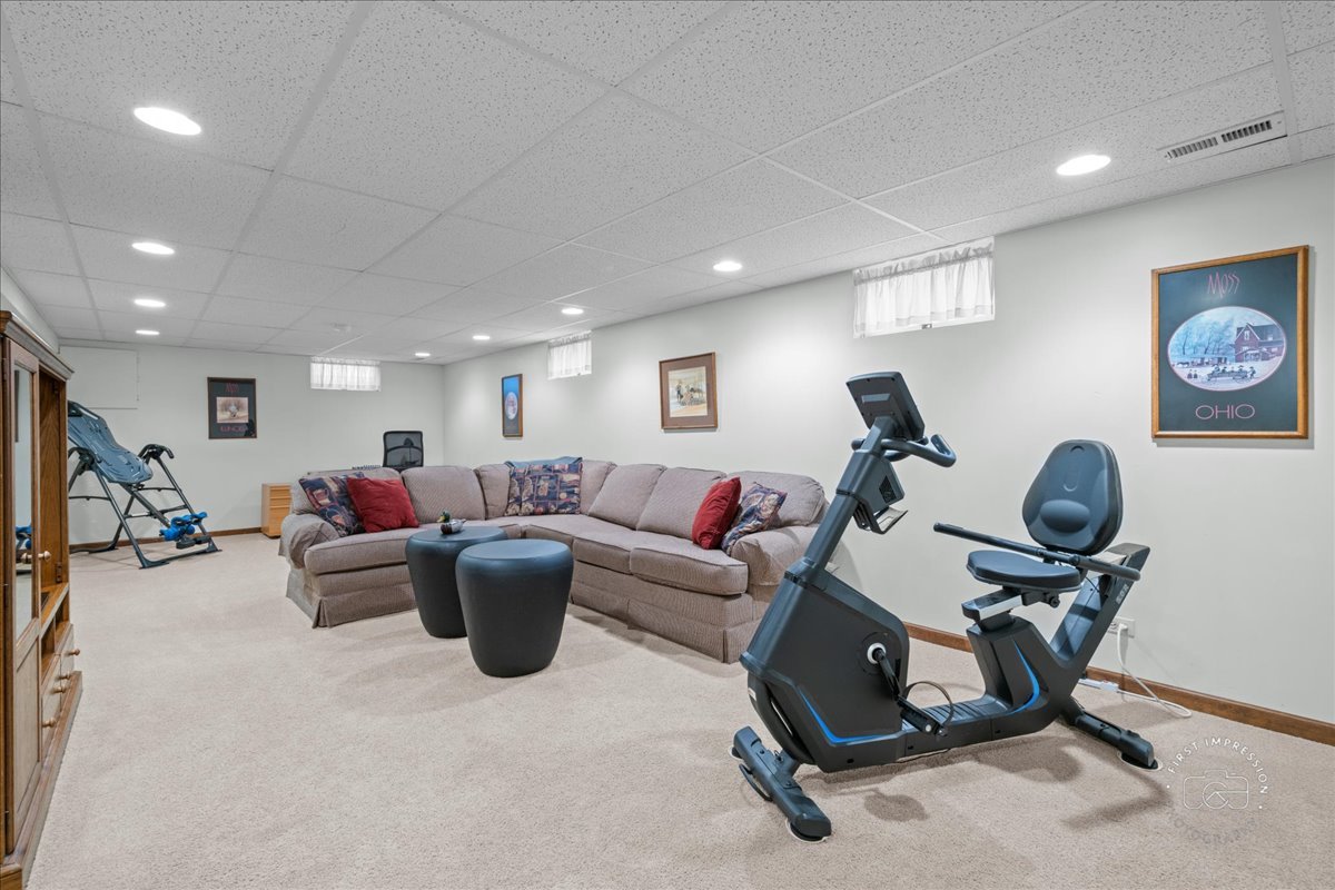 77 Bluebird Lane, Naperville, IL 60565