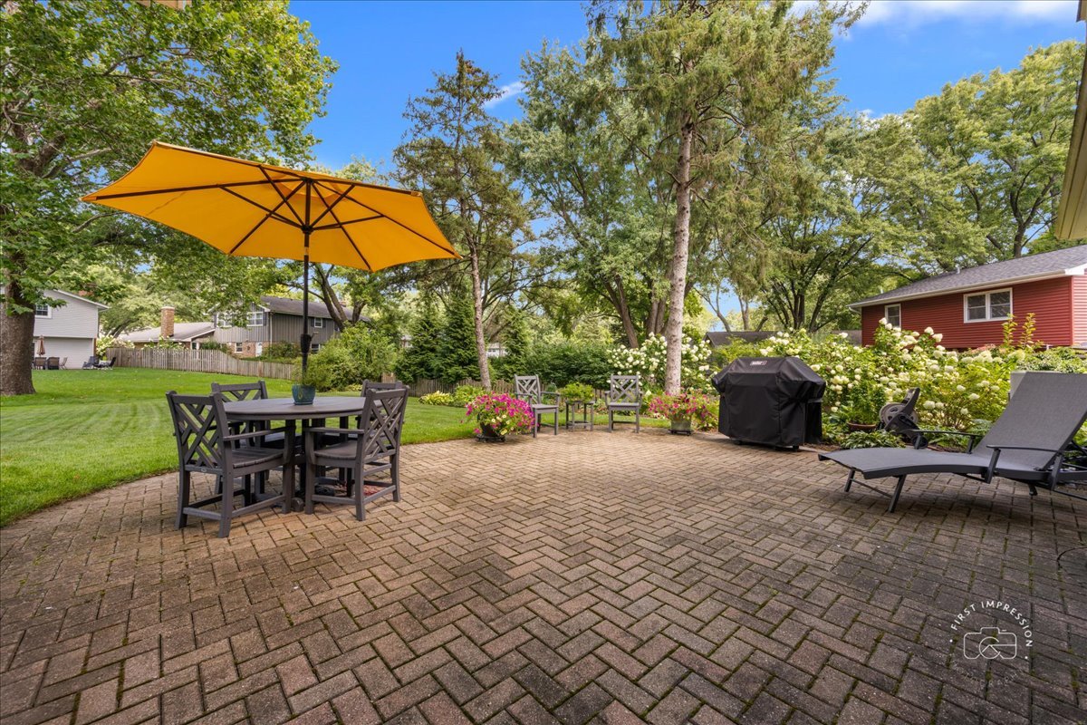 77 Bluebird Lane, Naperville, IL 60565