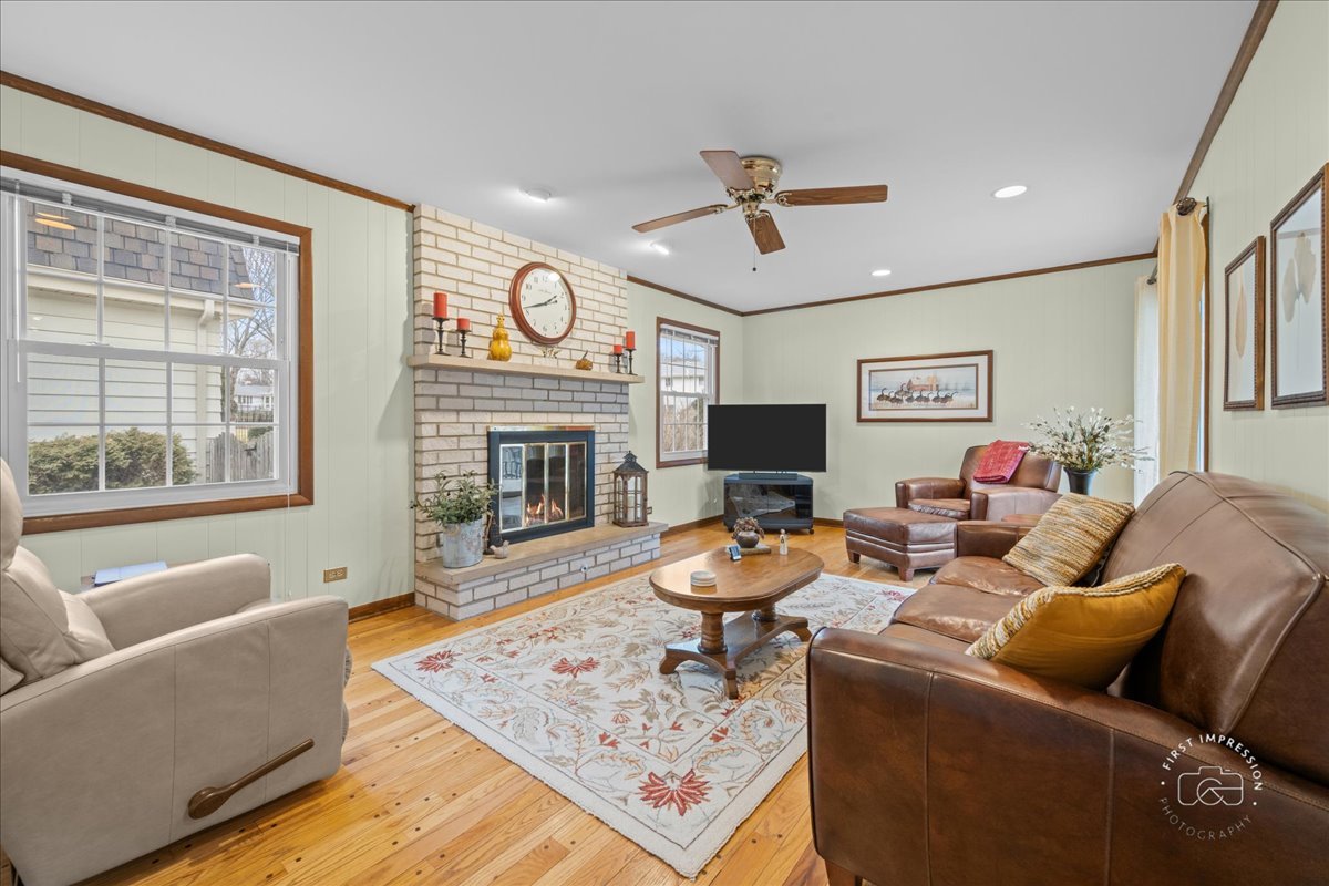 77 Bluebird Lane, Naperville, IL 60565