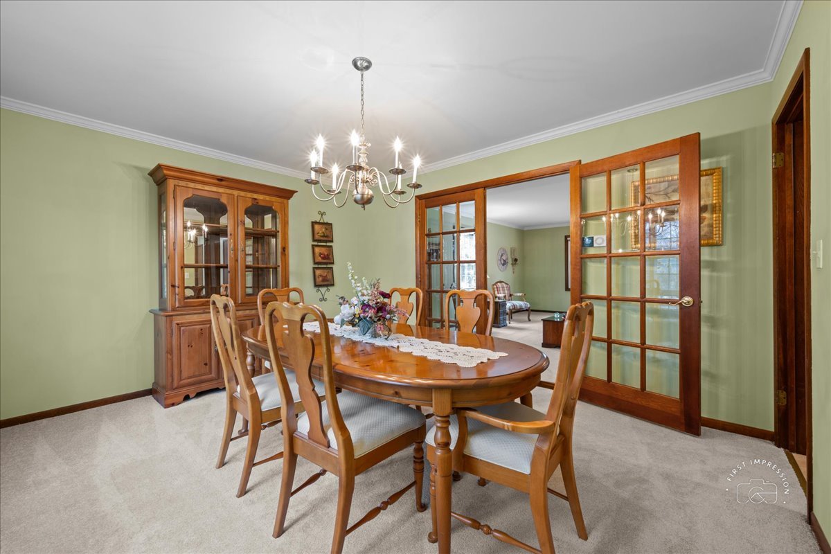 77 Bluebird Lane, Naperville, IL 60565