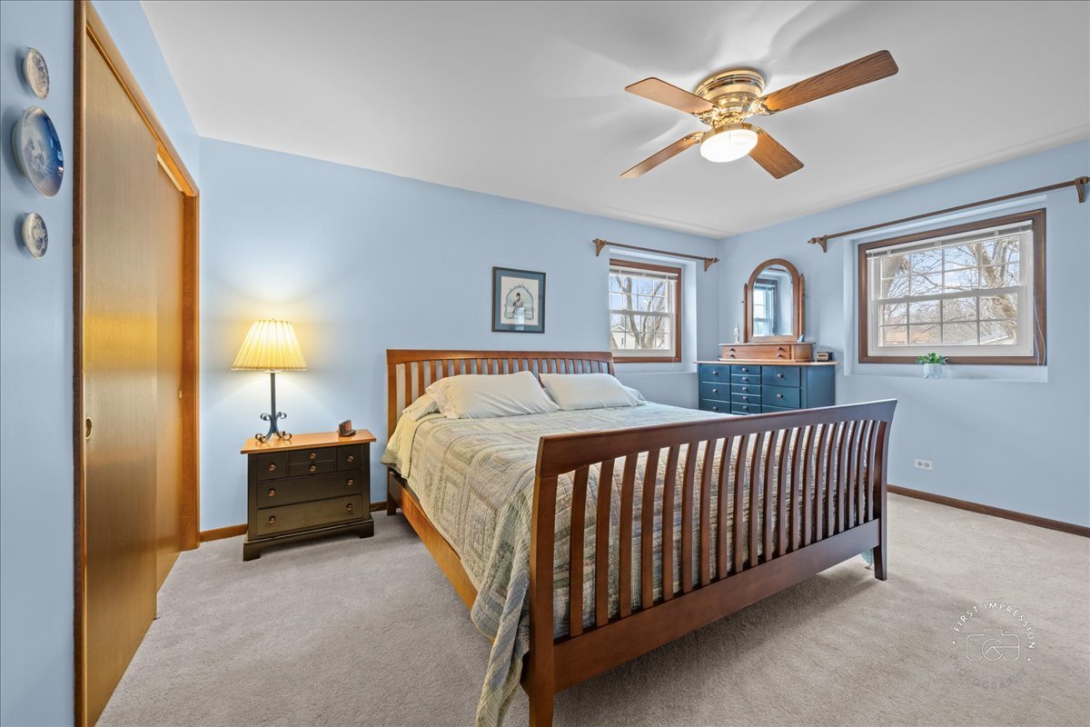 77 Bluebird Lane, Naperville, IL 60565