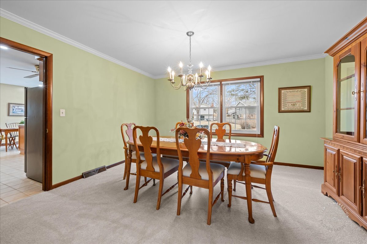 77 Bluebird Lane, Naperville, IL 60565