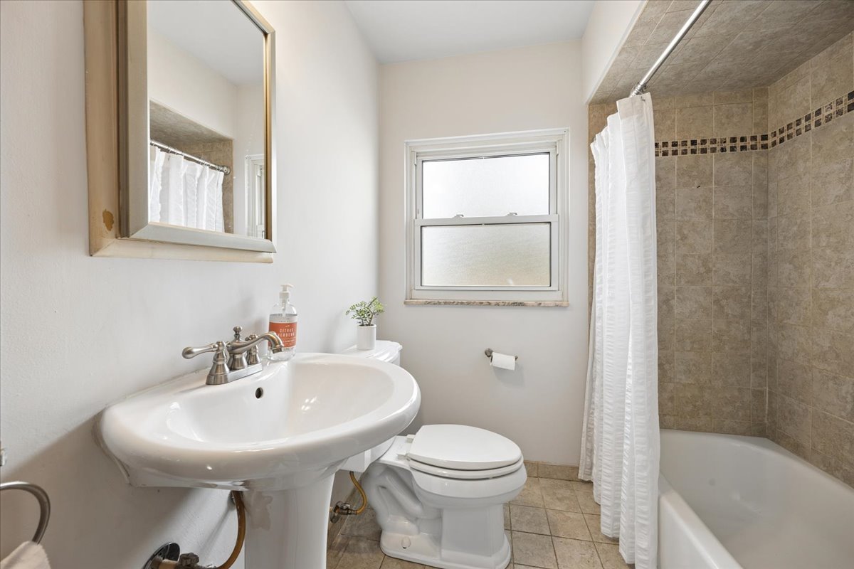 1249 Highridge Parkway, Westchester, IL 60154