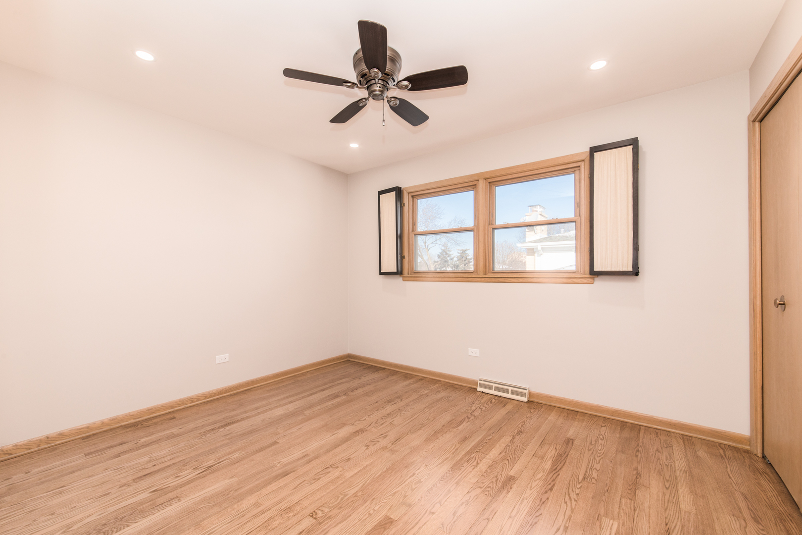 8332 N Knight Avenue, Niles, IL 60714